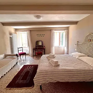 Casa Albertina , Lucca Italia