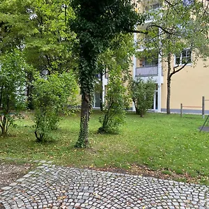 Mit Garagenparkplatz An U-bahnstation , Monaco di Baviera Germania